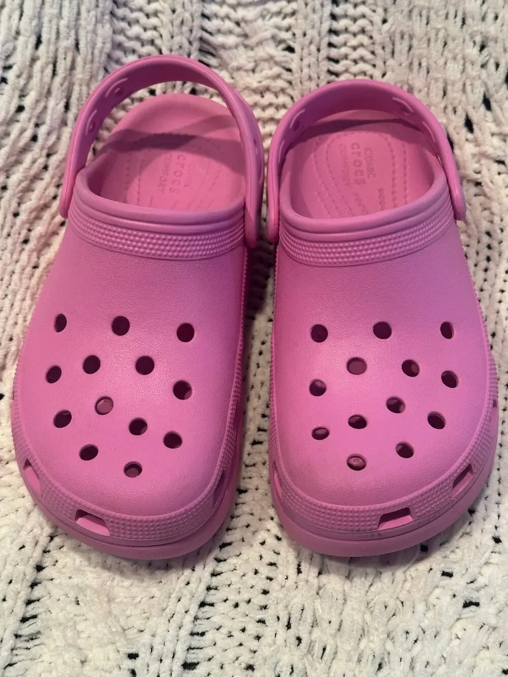 Crocs Classic Crush Clogs Pink Juniors Size 5 Barbie Pink beach pool travel vacy